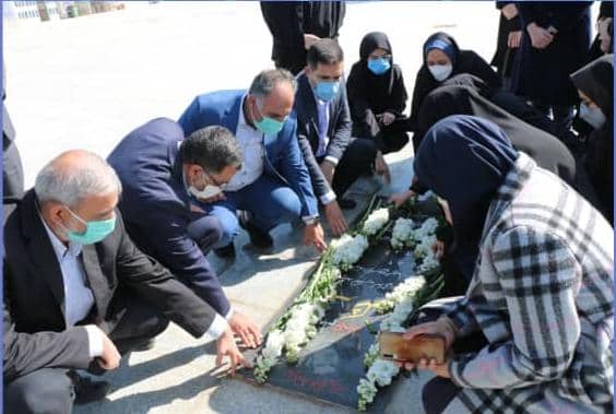 آیین غبارروبی و گل افشانی مزار شهدا باحضور مسئولان دانشکده علوم پزشکی شوشتر برگزار شد