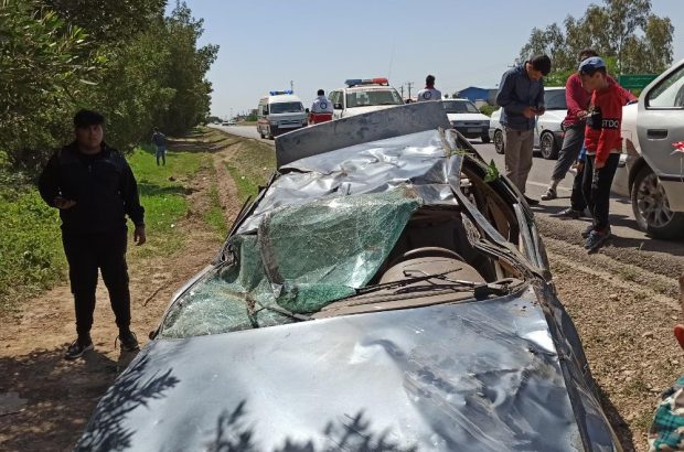 امداد رسانی به ۳ نفر مصدوم حادثه تصادف خودرو سواری ۴۰۵ در محور ۱۰ کیلومتری جاده شوشتر به اهواز( روبروی روستای مهدی آباد)