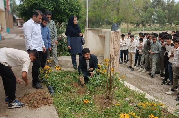 گرامیداشت هفته زمین پاک در هنرستان شهید باهنر شوشتر