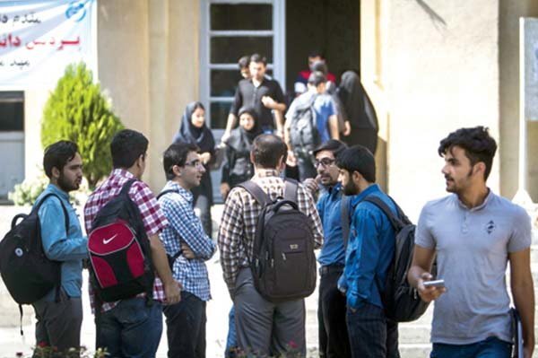 نرخ بیکاری در بین فارغ االتحصیلان دانشگاهی  بیشتر است!