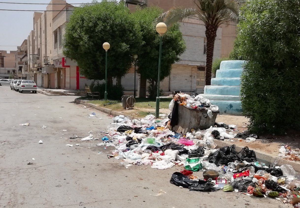گلایه شهروندان از انباشت زباله در بازار نادری اهواز