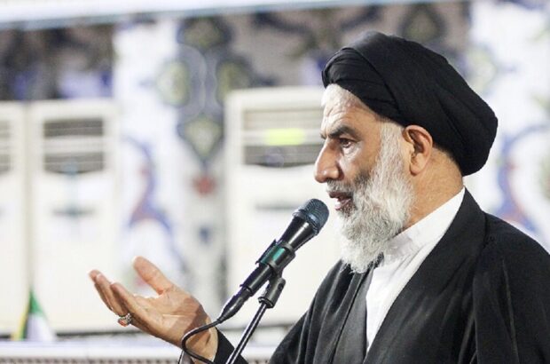 امام‌ جمعه اهواز بر پایبندی ملت به رهبری و آرمان‌های انقلاب تاکید کرد