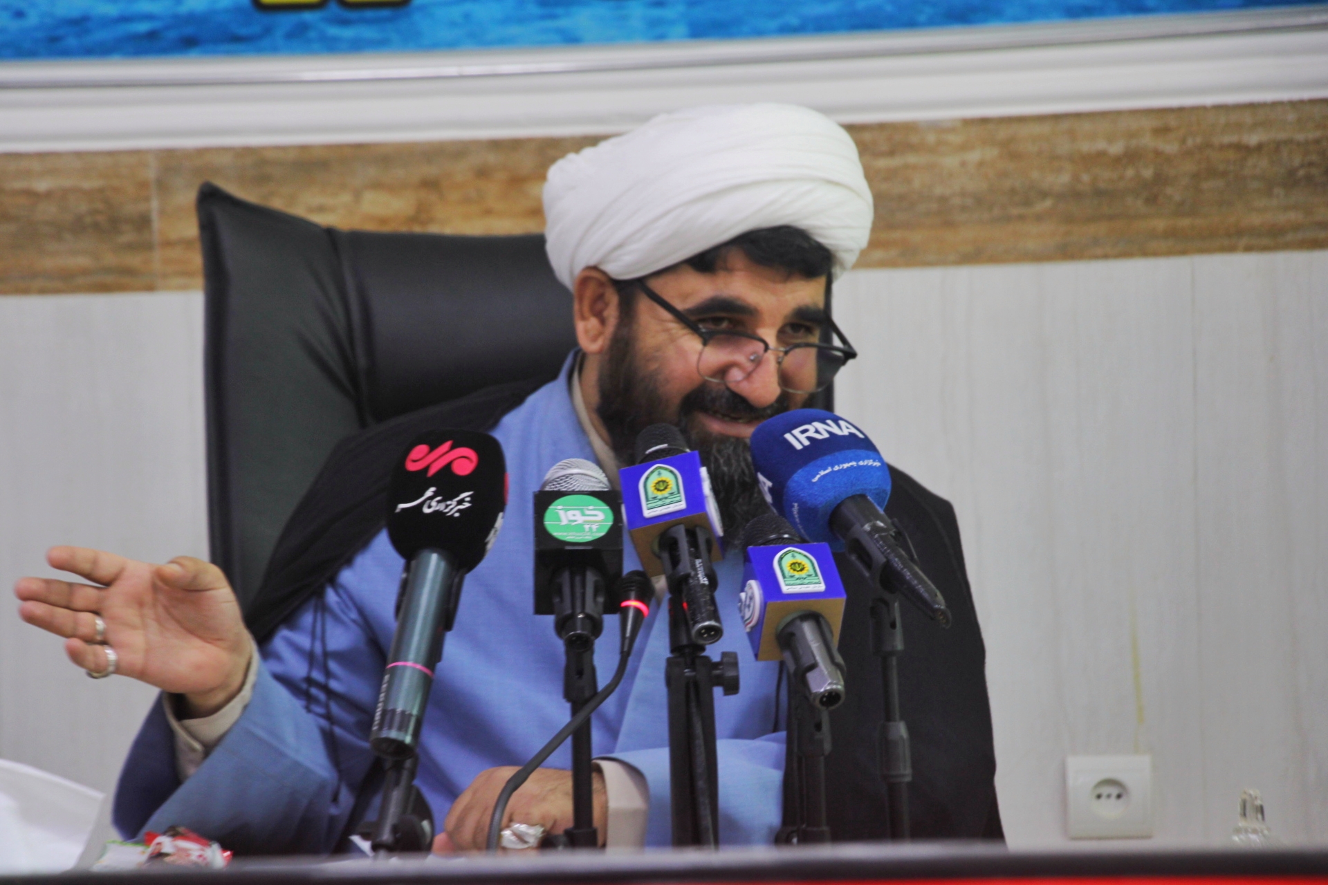 نشست صمیمی رئیس عقیدتی سیاسی فرماندهی انتظامی خوزستان با اصحاب رسانه برگزار شد