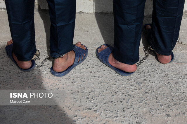 اخاذی از شهروندان در لباس پلیس/ مأموران قلابی دستگیر شدند اخاذی از شهروندان در لباس پلیس/ مأموران قلابی دستگیر شدند