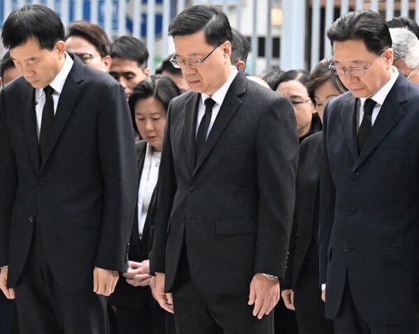 آغاز ۳ روز عزای عمومی در پی آتشسوزیِ مرگبارِ هنگ کنگ آغاز ۳ روز عزای عمومی در پی آتشسوزیِ مرگبارِ هنگ کنگ