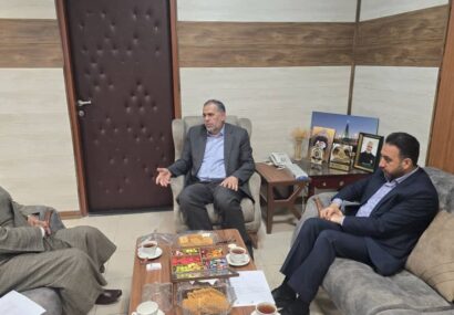 سیدمحسن موسوی زاده در دیدار با مدیرکل اقتصاد و دارایی استان خواستار افزایش حق آلایندگی شهرهای مناطق نفتی شد