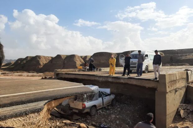 سقوط پراید در شکاف ناشی از سیل در پل سی میلی مسجدسلیمان و مرگ راننده