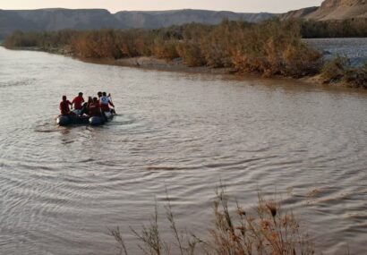 پیکر جوان غرق شده در سیلاب هفته گذشته منطقه بتوند مسجدسلیمان  از آب بیرون کشیده شد