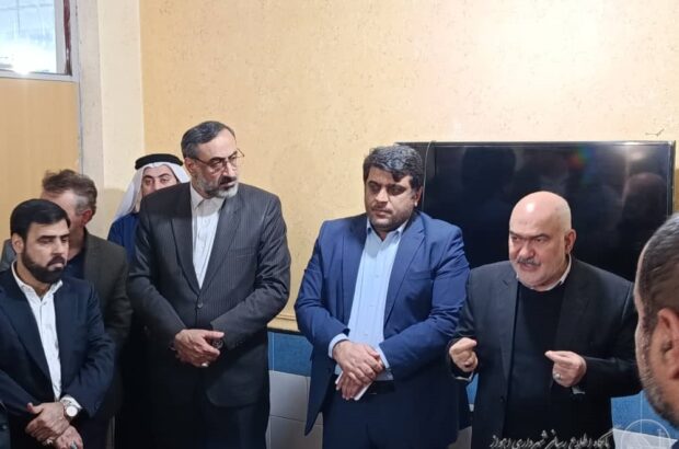 بازدید استاندار خوزستان و مسئولان شهری از کوی ملاشیه اهواز