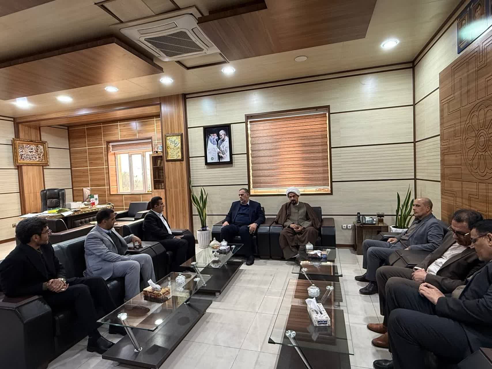 نشست شهردار و اعضای شورای اسلامی حمیدیه با مدیر کل امور مالیاتی استان