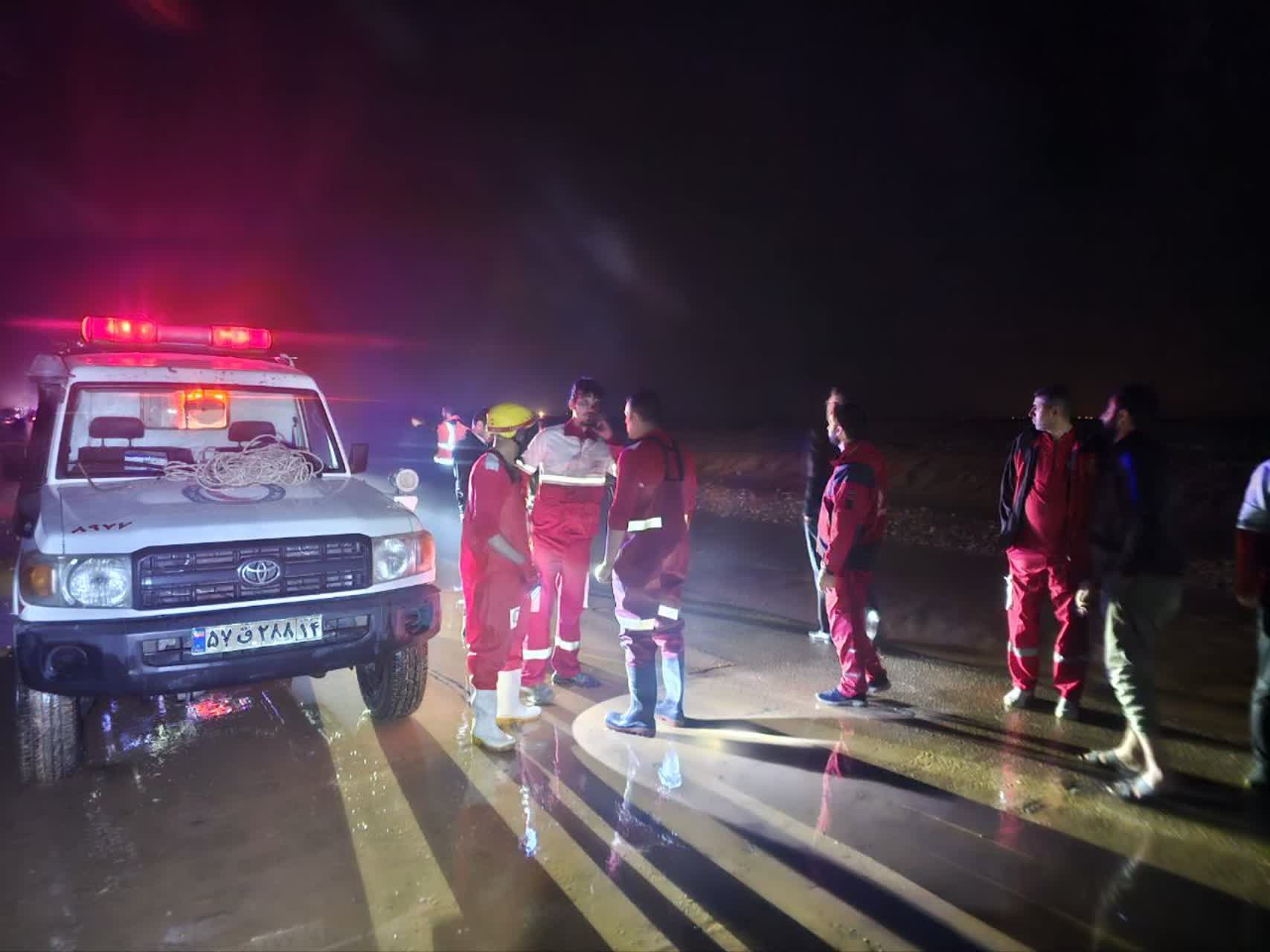 امدادرسانی امدادگران و نجاتگران جمعیت هلال‌احمر استان خوزستان در پی بارندگی شدید، سیل، آب‌گرفتگی و برف و کولاک 