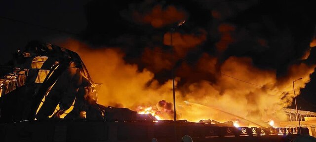 جزییات آتشسوزی در واحد تولید پلیمری شهرک صنعتی آبادان جزییات آتشسوزی در واحد تولید پلیمری شهرک صنعتی آبادان