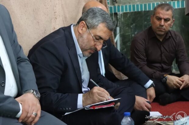 حضور شهردار اهواز در نماز جمعه با هدف ارتباط مستقیم با مردم حضور شهردار اهواز در نماز جمعه با هدف ارتباط مستقیم با مردم