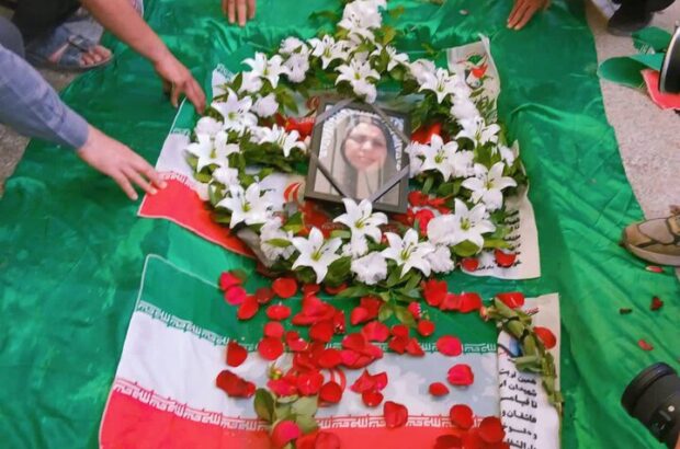 تشییع پیکر مطهر شهیده غانمی از شهدای حملات هوایی دشمنان در خرمشهر