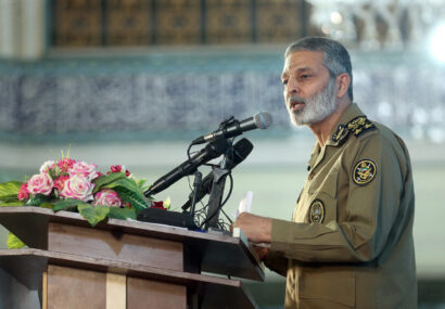 فرمانده ارتش جمهوری اسلامی ایران: دشمن هرگز دلسوز دختران، پسران، زنان و مردان ما نیست