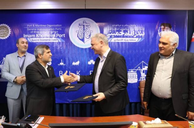 آغاز همکاری‌های علمی و پژوهشی اداره کل بنادر و دریانوردی و دانشگاه آزاد اسلامی استان خوزستان با امضای تفاهم‌نامه همکاری