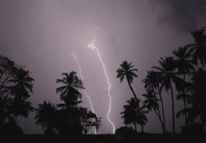 رگبار باران و رعد و برق در راه خوزستان