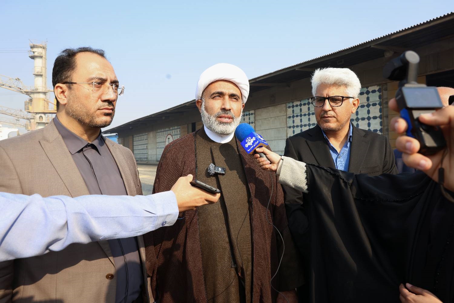 بندر امام خمینی(ره) محور راهبردی تأمین امنیت غذایی کشور است بندر امام خمینی(ره) محور راهبردی تأمین امنیت غذایی کشور است