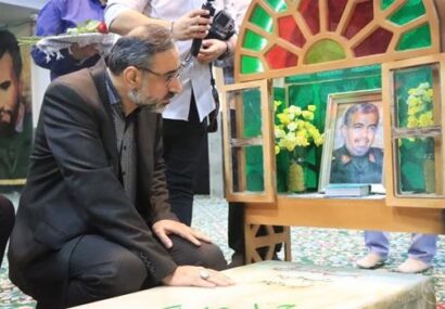 حضور سرپرست شهرداری اهواز در گلزار شهدا حضور سرپرست شهرداری اهواز در گلزار شهدا