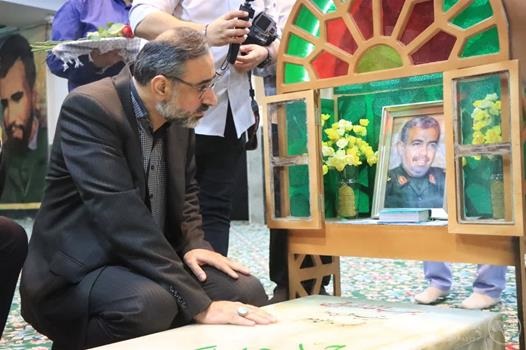 حضور سرپرست شهرداری اهواز در گلزار شهدا حضور سرپرست شهرداری اهواز در گلزار شهدا