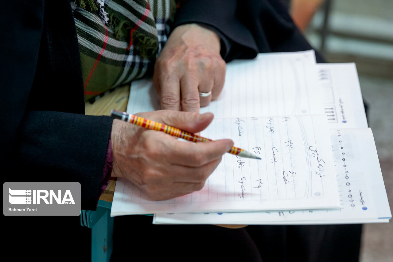 میانگین سوادآموزی خوزستان ۹۶.۴ درصد و بالاتر از میانگین کشوری است