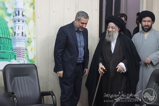 دیدار عیدانه شهردار اهواز و اعضای شورای ششم با زعیم حوزه‌های علمیه استان خوزستان