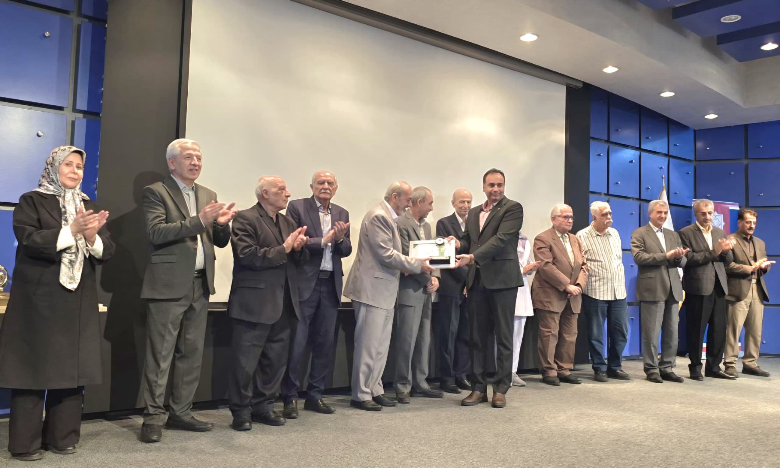 در بیست‌ و یکمین جشنواره ملی انتشارات روابط عمومی کشور؛روابط عمومی شرکت فولاد اکسین خوزستان در ۸ بخش حائز رتبه شد